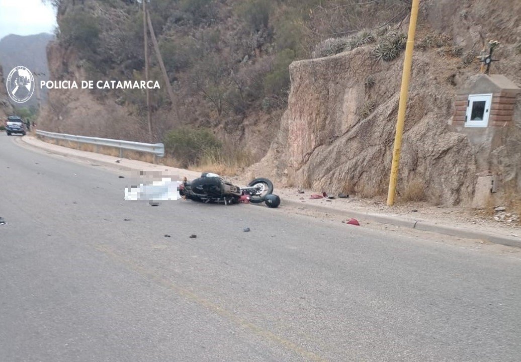 Siniestro vial fatal en Belén: un motociclista murió al chocar contra un cerro