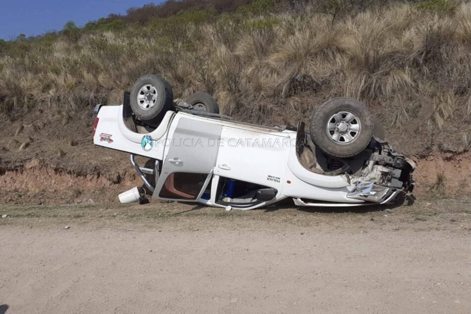 Una camioneta perdió el control y volcó en ruta provincial N° 1