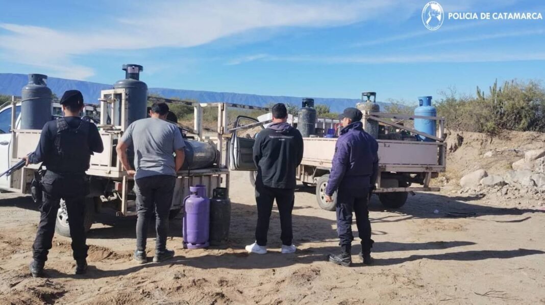 Dos hombres fueron detenidos por adulterar garrafas de gas en Valle Chico