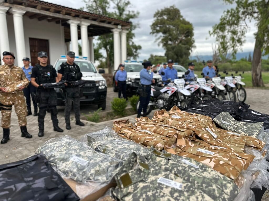 La Provincia refuerza el equipamiento policial con nuevas unidades y ...