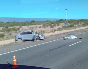 Siniestro vial fatal tras el choque de un auto y un camión en Capayán