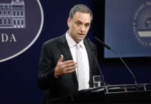 La Justicia avanza sobre los viajes de Adorni y ordenó levantar el secreto fiscal y bancario