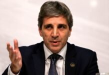 Caputo vinculó el sobreendeudamiento con la apuesta a una devaluación que no llegó