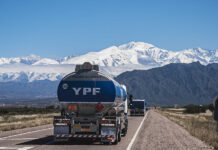 YPF congela precios de los combustibles pese a la suba internacional del petróleo