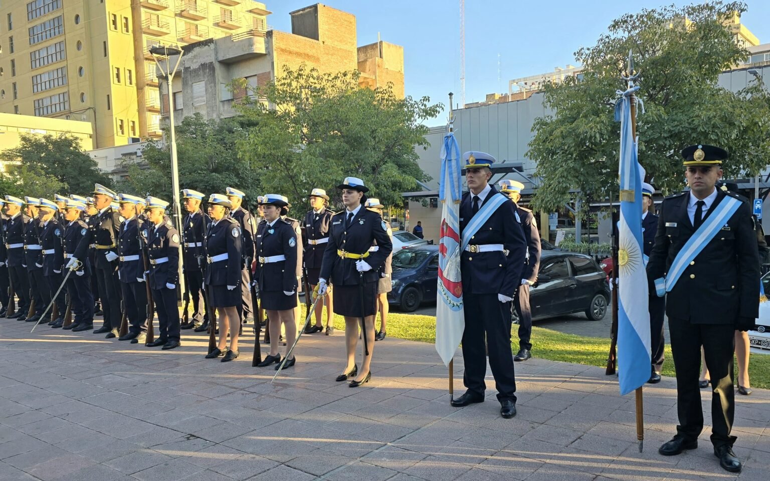 Acto oficial por el 25 de Mayo reunió a autoridades y fuerzas de ...