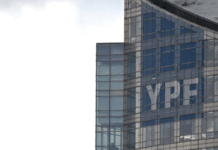El Gobierno busca que Estados Unidos investigue el ingreso de los Eskenazi a YPF