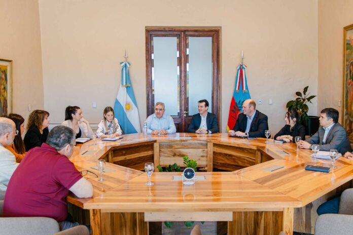 El Gobernador junto al equipo de gobierno analizaron proyectos y plan de obras a incluir en el presupuesto 2026