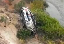 Tragedia en Perú: un micro cayó a un precipicio y murieron 37 personas