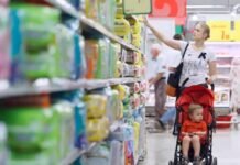 La crianza de un niño costó entre $441.000 y $557.000 en octubre, según el INDEC