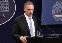 En su primera conferencia como jefe de Gabinete, Manuel Adorni celebró el acuerdo con EE.UU.