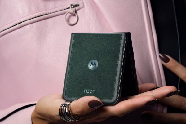 motorola-razr-Alcantara-600x400