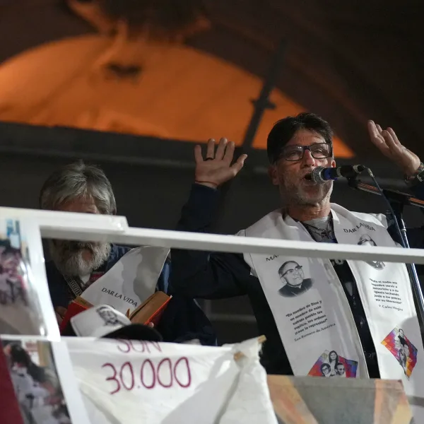 2451c0eede5a4cbf-a163-559ed89c992b5740_sq