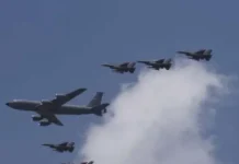 Aviones militares cruzaron el cielo porteño en una demostración oficial