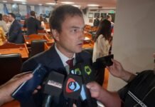 Francisco Monti: “La oposición es denunciar y poner la voz en alto”