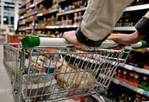 Fin de la racha: El consumo registró su primera caída tras ocho meses de recuperación