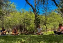 Yoga al aire libre en el Dique El Jumeal