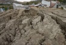 Comodoro Rivadavia: un deslizamiento del cerro Hermitte forzó la evacuación de más de 90 familias