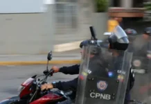 EE. UU. Advierte que Grupos Armados “Colectivos” Están Buscando Ciudadanos Norteamericanos en Venezuela