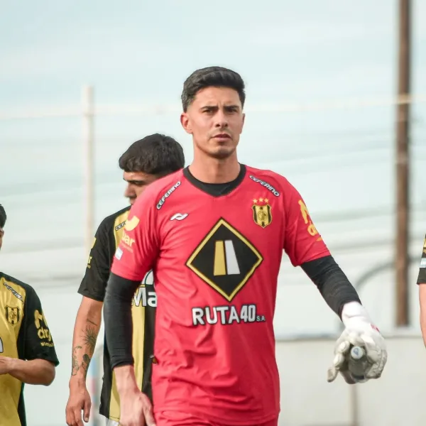 mauricionievasarquero7560_sq