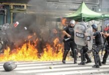 Detienen al presunto autor de lanzar una bomba molotov en los disturbios frente al Congreso