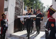 El sable corvo de San Martín llegó a San Lorenzo tras una emotiva despedida de miles de personas