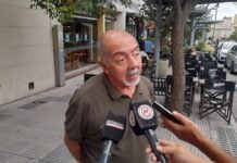 El concejal de Valle Viejo, Franklin Medina, se reúne con vecinos de Villa Dolores por la obra inconclusa de la plaza