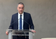 Adorni pidió disculpas por el viaje de su esposa a Nueva York: “Fue una pésima decisión, no un delito”