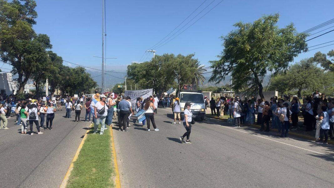 Docentes rechazaron la oferta salarial del Gobierno y esperan una nueva ...