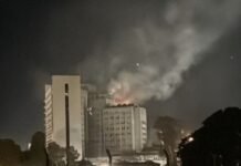 Incendio en el Edificio Libertad: evacuaron a más de 70 personas y desplegaron un operativo de emergencia