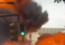 Video: Explosión e incendio de un auto cerca del Toro de Wall Street