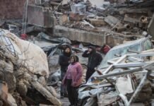 Sube a 920 la cifra de muertos por los devastadores terremotos en Venezuela