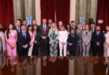 Manuel Adorni convocó a los senadores de La Libertad Avanza para una reunión
