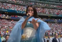María Becerra emocionó al cantar el Himno Nacional en la final del Mundial 2026 y sorprendió con un vestido inspirado en la bandera argentina