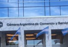Empleados de comercio acordaron un aumento salarial del 5,7% en tres tramos