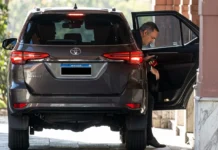 Adorni mantiene la custodia y sigue usando una camioneta oficial con multas millonarias