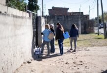 Salud continúa con el operativo de vacunación “Casa x Casa” en distintos barrios de Capital
