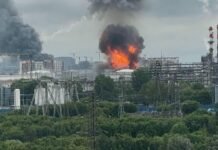 Ucrania atacó una terminal petrolera rusa y Moscú bombardeó Zaporiyia: aproximadamente ocho muertos