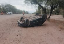 Volcó un automóvil en el acceso sur a Tinogasta y el conductor sufrió lesiones leves