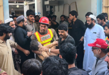 Tragedia en Pakistán: se derrumbó el techo de una escuela y murieron 27 alumnos y un profesor