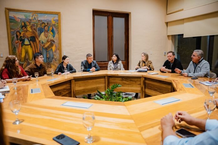 El Gobernador dialogó con proveedores mineros de Tinogasta (2)