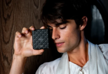 Motorola redefine el lujo tech en Argentina con el razr 70 con cristales Swarovski, moto watch ultra y motorola edge 70 pro en color Bordó